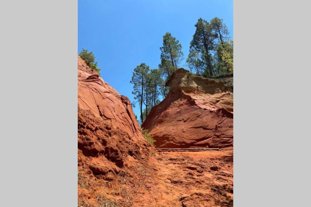 Eblouissant Appartement Au Calme D'Une Residence Avec Piscine Idealement Situe Au Pied Du Colorado Provencal Dans Le Prestigieux Luberon Rustrel Buitenkant foto