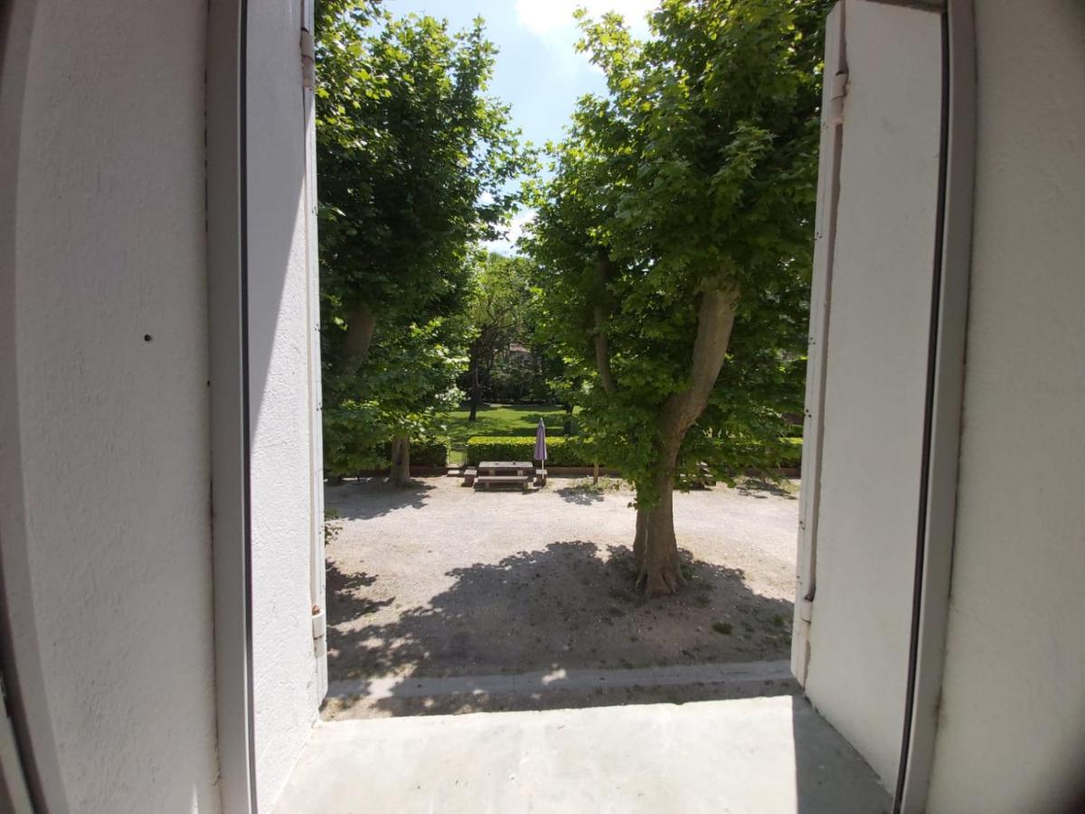 Eblouissant Appartement Au Calme D'Une Residence Avec Piscine Idealement Situe Au Pied Du Colorado Provencal Dans Le Prestigieux Luberon Rustrel Buitenkant foto