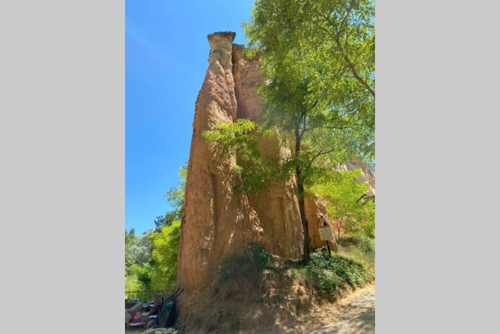 Eblouissant Appartement Au Calme D'Une Residence Avec Piscine Idealement Situe Au Pied Du Colorado Provencal Dans Le Prestigieux Luberon Rustrel Buitenkant foto