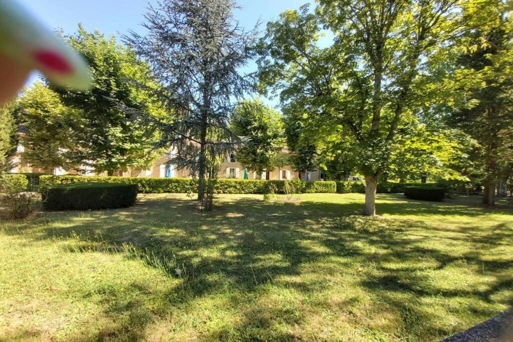 Eblouissant Appartement Au Calme D'Une Residence Avec Piscine Idealement Situe Au Pied Du Colorado Provencal Dans Le Prestigieux Luberon Rustrel Buitenkant foto