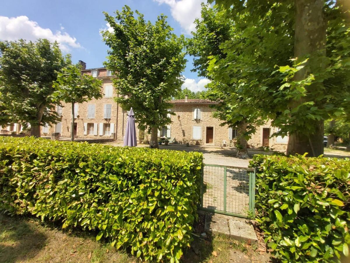Eblouissant Appartement Au Calme D'Une Residence Avec Piscine Idealement Situe Au Pied Du Colorado Provencal Dans Le Prestigieux Luberon Rustrel Buitenkant foto