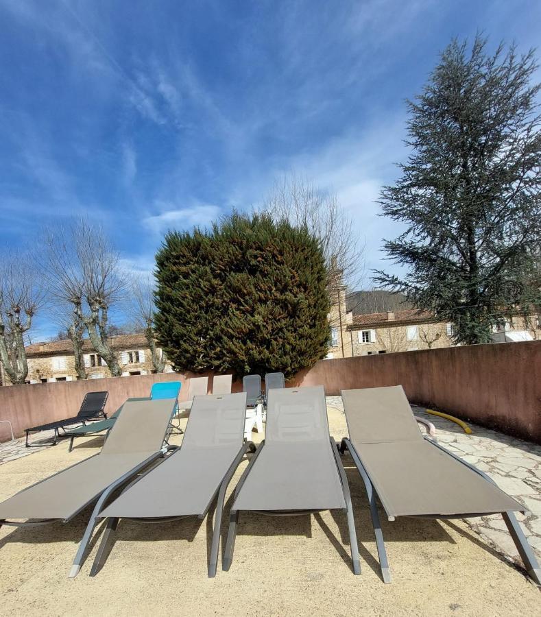 Eblouissant Appartement Au Calme D'Une Residence Avec Piscine Idealement Situe Au Pied Du Colorado Provencal Dans Le Prestigieux Luberon Rustrel Buitenkant foto